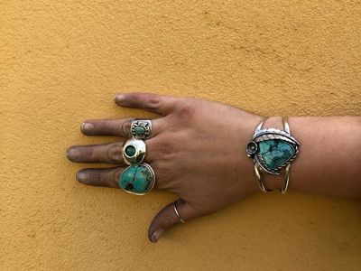 hand jewelry display